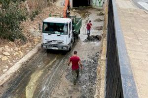 Medio Ambiente acomete labores de mantenimiento en el barranco Els Arcs