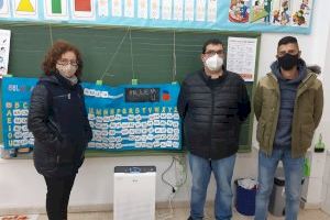 Sax ha comenzado hoy a instalar purificadores de aire en los colegios de la población