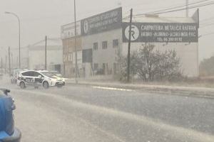 El temporal provoca inundaciones, cortes de tráfico y naves anegadas en un polígono de Paterna
