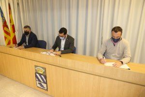 Los tres grupos políticos de l'Alcora firman un pacto para impulsar el crecimiento local