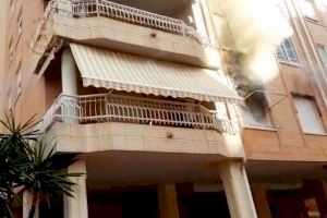 Hospitalizadas cuatro personas por inhalación de humo en un incendio en Castellón