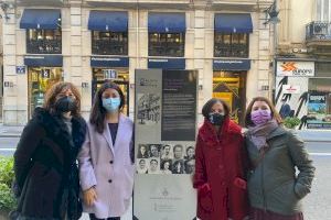 Un monòlit al carrer de la Pau recorda el Grup Femení de la Residència d´Estudiants a València