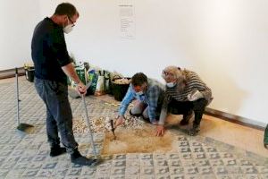 Alaquàs realiza trabajos de conservación y restauración en el pavimiento de la Sala Nova del Castell d´Alaquàs