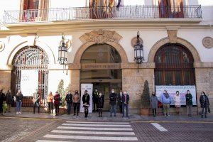 Sagunto guarda un minuto de silencio en señal de condena y repulsa por el presunto asesinato machista ocurrido en Pontevedra