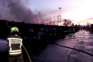 Les flames han calcinat un total de 23 autobusos de l'EMT a València