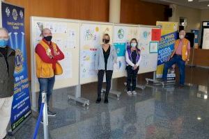 Exposición de dibujos solidarios de la Paz en el Centre Juvenil