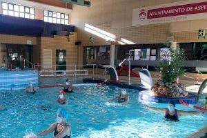 Deportes abre el plazo de cambios de grupo de los cursos de la piscina cubierta de Aspe