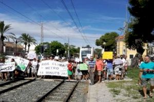 Compromís felicita las asociaciones vecinales por su tenacidad para conseguir mejoras para el metro en Paterna