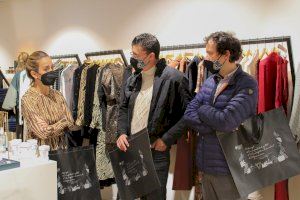 Castelló reparte 10.000 bolsas para las compras realizadas en el comercio local en Navidad