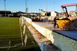 Xilxes trabaja en la reconstrucción del muro de contención del campo de fútbol