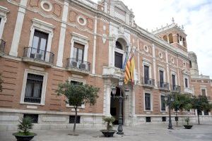 Banderas a media asta en los edificios eclesiásticos de Valencia en rechazo a la ley de la eutanasia