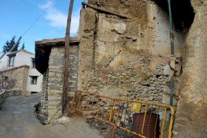 Veïns de Morella urgeixen solucions al risc d'enderrocament d'una vivenda sobre els rentadors d'Ortells