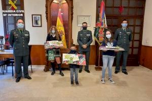 La Guardia Civil de Alicante entrega los premios de su VI edición del concurso anual de Postales Navideñas