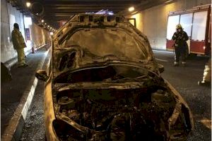 L'incendi d'un vehicle a l'interior del Túnel de Sant Joan a Alacant obliga a tancar una hora l'A-70