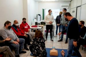 El personal de les Coves de Sant Josep recibe formación en primeros auxilios y en idiomas