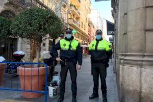Alicante disuelve 46 fiestas en viviendas, denuncia a 56 personas y sanciona a 12 locales de ocio por incumplir las normas del COVID-19