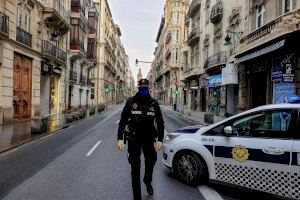 La Nit de cap d'any a València es tanca amb 79 denúncies per saltar-se el toc de queda i 15 locals incomplint la normativa COVID-19