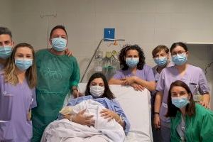 El Hospital Universitario de Torrevieja recibe al primer bebé del año