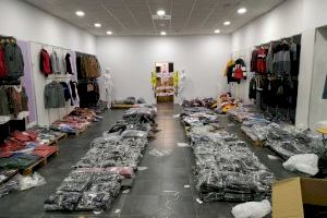 Desmantelan en Manises una nave con 1.000 prendas de ropa de marca falsificada