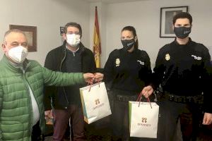 L’Ajuntament lliura 100 mascaretes amb protecció premium a la Policia Nacional d’Ontinyent