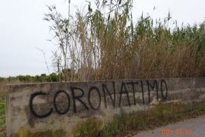 Aparece un grafiti en contra del coronavirus en Burriana y un vecino le responde así