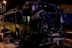Arde un autobús urbano en Castellón