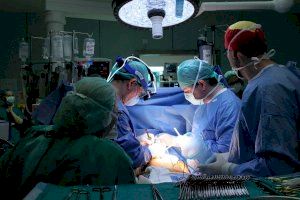 Sanidad suspende las operaciones quirúrgicas programadas por la presión hospitalaria del covid