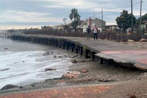 El Ayuntamiento de Almenara limpia el paseo marítimo tras el paso de la borrasca “Filomena”