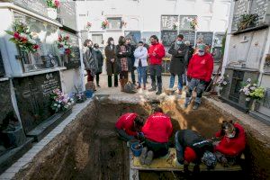 Apareixen restes humanes a la segona de les excavacions al cementeri de Gandia