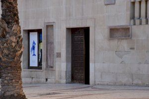 El Ayuntamiento de Elche finaliza la restauración de las piezas arqueológicas integradas en la fachada del Ayuntamiento y la Corredora