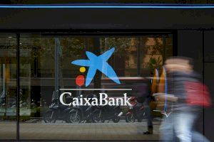 Los trabajadores de CaixaBank convocan paros en Valencia para denunciar "los abusos de la empresa con la excusa de la pandemia"