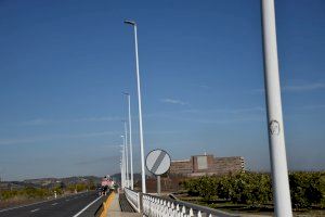 El Ayuntamiento mejora la iluminación en los viales de acceso a la ciudad y al hospital Lluís Alcanyís
