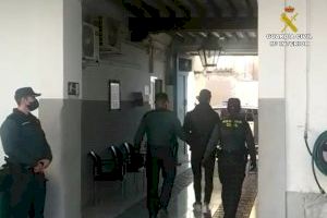 La Guardia Civil detiene a seis jóvenes que  agredieron a un vecino de San Juan de Alicante para robarle