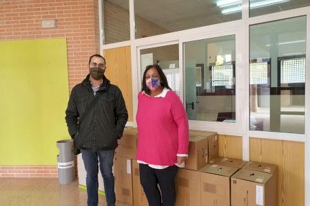 L'Ajuntament de Teulada Moraira realitza el repartiment dels purificadors d'aire HEPA, radiadors i "batamantes polars" en els centres educatius