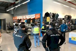 La Policía de la Generalitat inspecciona 299 establecimientos y sanciona a cuatro por incumplir la normativa COVID-19 el fin de semana