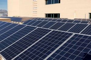 La UMH instala en el edificio Rectorado y Consejo Social del campus de Elche un total de 204 placas fotovoltaicas