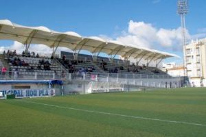 El campo municipal de fútbol ‘Nou Pla’ de la Vila lucirá nuevo césped artificial