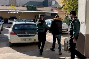 Cuatro personas detenidas por robar objetos y dinero por valor de más de 30.000 euros en dos viviendas de Alicante