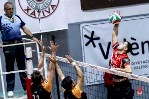 Gran victoria del Familycash Xàtiva voleibol masculino en la cancha del Cevol de Torredembarra