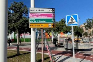 El Ayuntamiento instala la señalización informativa para facilitar el acceso a la estación del AVE en Matola