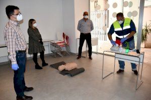 La Vila imparte un curso de primeros auxilios para el uso de desfibrilador en sus centros educativos