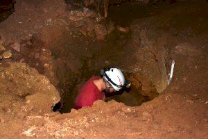 Especialistas en arqueología destacan el potencial de La Cova del Moro para profundizar más en el Paleolítico superior en la Comunidad Valenciana