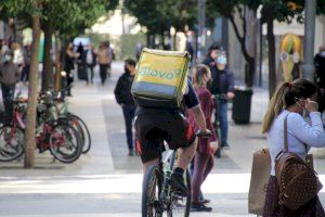 Cientos de riders de Glovo, Deliveroo y Uber se manifiestan en Valencia y Gandia