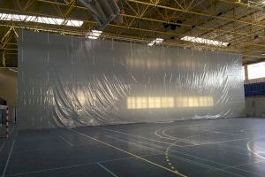 Deportes instala una cortina divisoria motorizada en el pabellón polideportivo de Benissa
