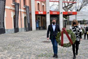 Xàtiva recuerda en la intimidad a las víctimas del bombardeo de la estación de 1939