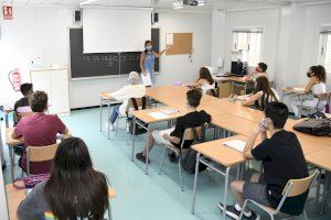 La Diputación de Castellón defiende incorporar el profesorado a la segunda fase de vacunaciones Covid