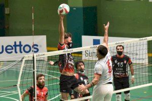 Gran victoria del Familycash Xàtiva voleibol masculino en la difícil cancha del Sedka Novias Villena-Petrer por 1-3