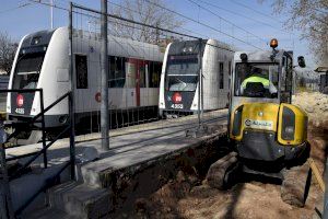 Arrancan las obras para mejorar la seguridad en los pasos entre andenes de la estación de Seminari-CEU en Metrovalencia