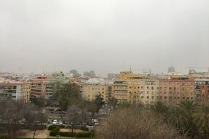 ¿Cuál es el origen de la niebla que cubre el cielo de Valencia y Castellón?