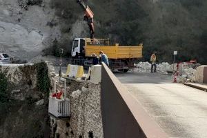 Ontinyent repara els murs de pedra de l’accés al Pont de la Costa del SXVIII